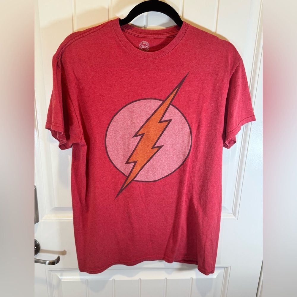 Red DC Comics “The Flash” Men’s Medium Tee